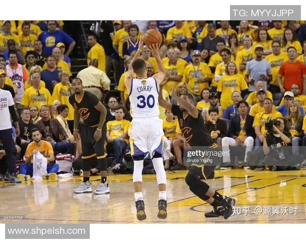 2015年NBA东部决赛骑士与老鹰的激烈对决回顾与分析 2015年NBA东部决赛骑士与老鹰的激烈对决回顾与分析