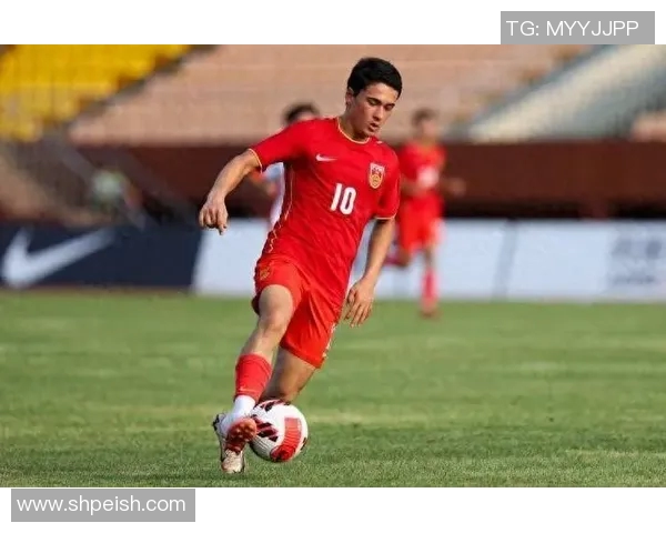 被忽视的足球天才如何在逆境中崛起与证明自己